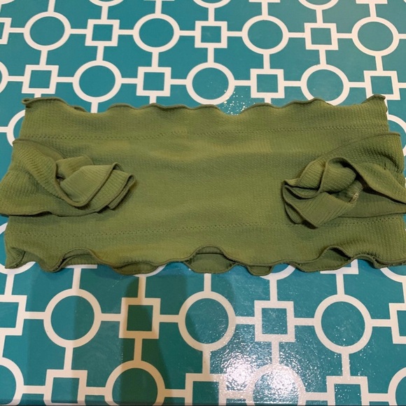 Adorable bikini top🌴 - Picture 1 of 6